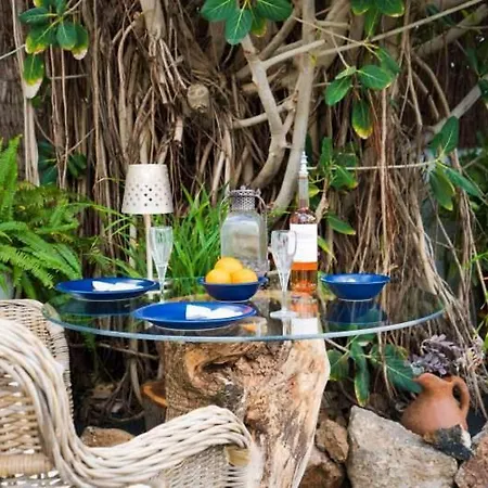 Sleeps 2 Wifi Villa