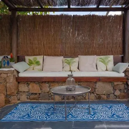 Sleeps 2 Wifi Guatiza