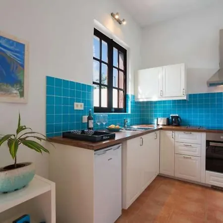 Sleeps 2 Wifi Villa *